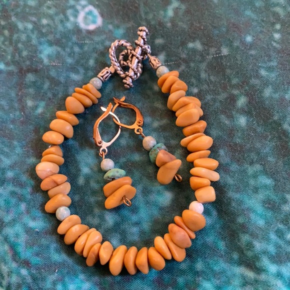 Eclectiannie Creativia Jewelry - Tan & turquoise bracelet set